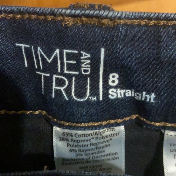 SOLD- Women’s Time and Tru Straight Jeans Size 8 - Picture 3 of 3